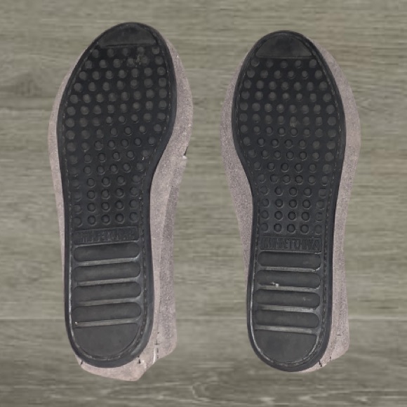 Minnetonka moccasains - Picture 2 of 2